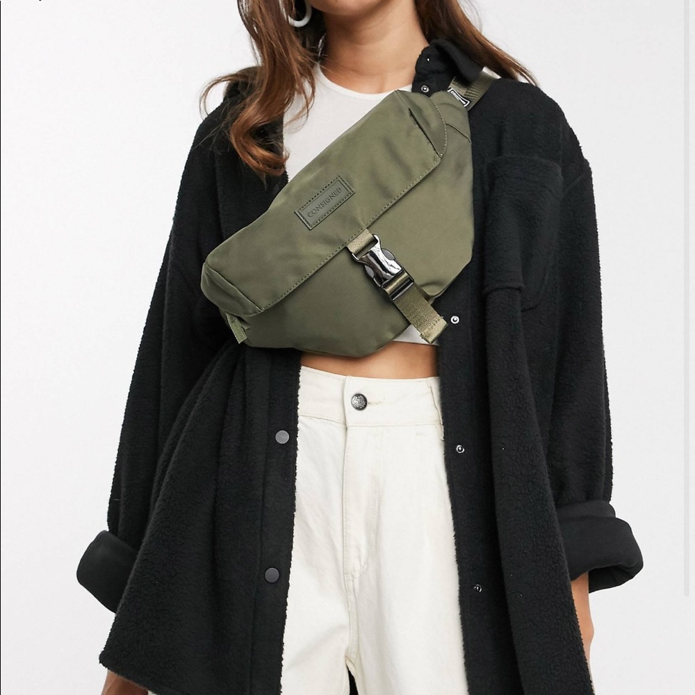 Consigned clip front pocket twill fanny pack